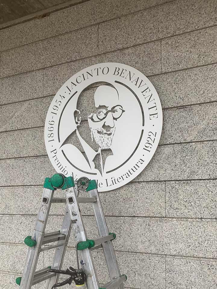 Medallón conmemorativo Centenario Nobel Jacinto Benavente