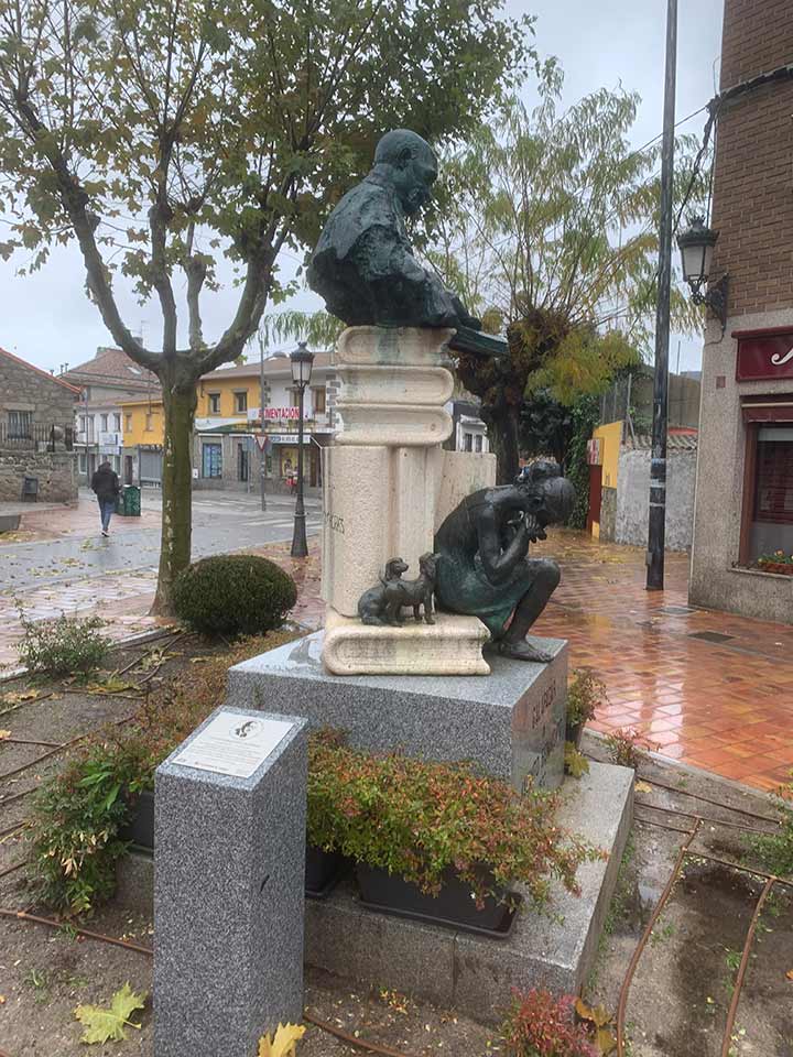 Monolito y placa conmemorativos Centenario Nobel Jacinto Benavente