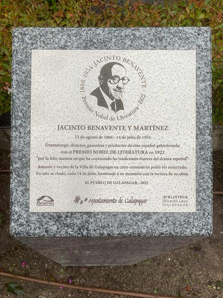 Monolito y placa conmemorativos Centenario Nobel Jacinto Benavente