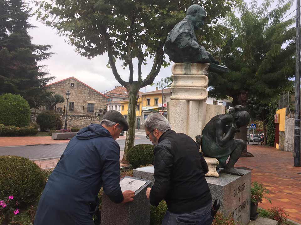 Monolito y placa conmemorativos Centenario Nobel Jacinto Benavente