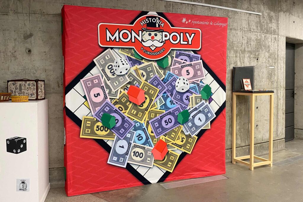 Photocall de bienvenida para exposición historia del Monopoly en el Centro Cultural ‘La Pocilla’.